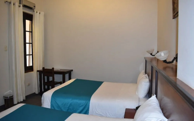 Colonial Plaza Hotel