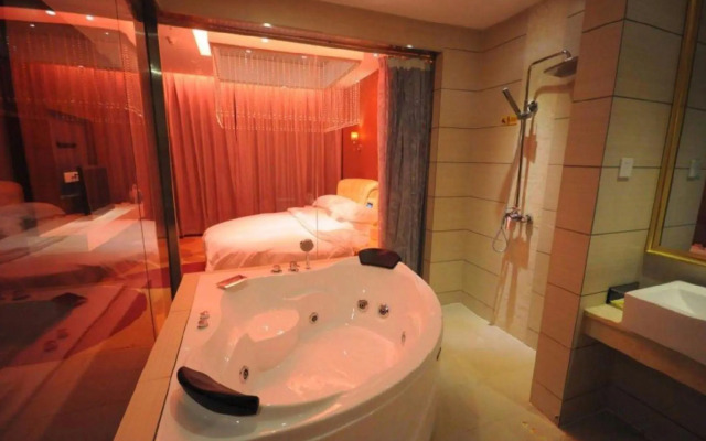 6+1 Chain Hotel Huaihua Railway Station
