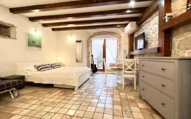 Guesthouse F