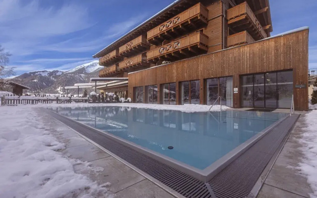 Spacious Apartment With Shared Pool