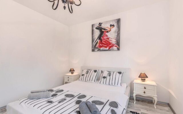 Amazing Home in Klimno With Wifi and 5 Bedrooms