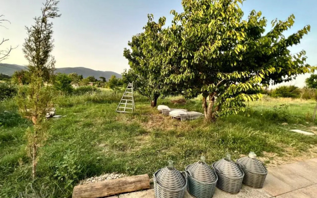 Camillette 2. Cabanon charmant face au Luberon.