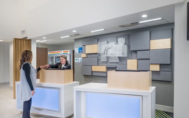 Holiday Inn Express Hotel & Suites Louisville East by IHG