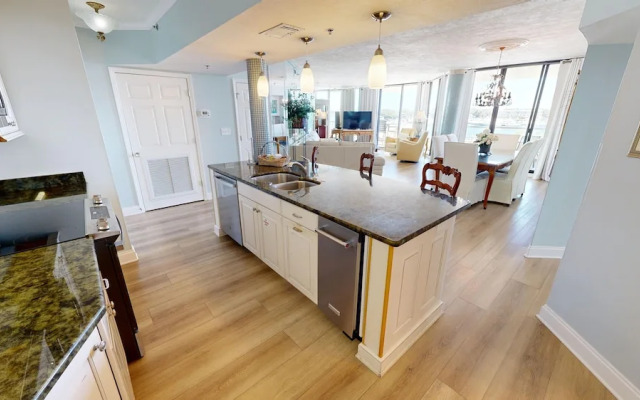 East Pass Towers 304 3 Bedroom Condo by RedAwning