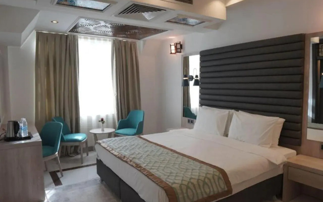 Noor Land Hotel