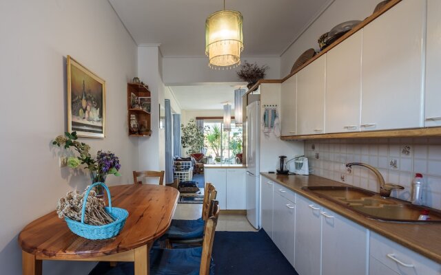 Bright Comfy Flat near Beach & City Center