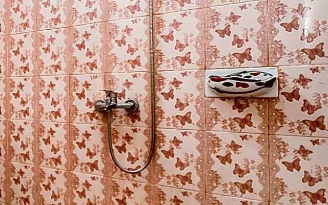 OYO Life 2888 Nayni Kost