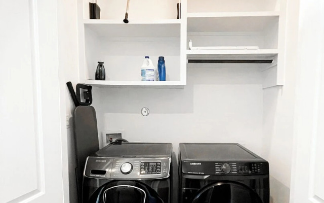 Houston Heights Hideaway Fast WiFi