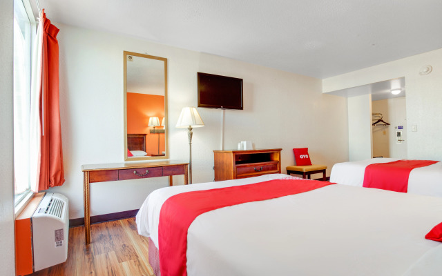 OYO Hotel Mona Lake Muskegon