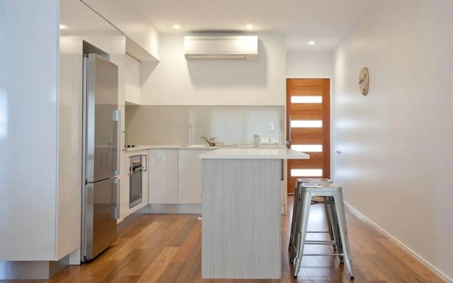 Bujerum Apartments on Burleigh