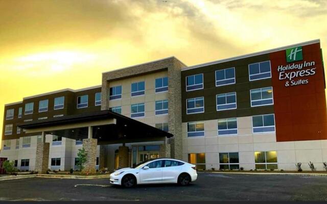 Holiday Inn Express And Suites Bardstown, an IHG Hotel