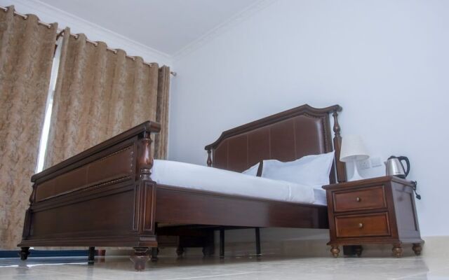 Lark Hotel
