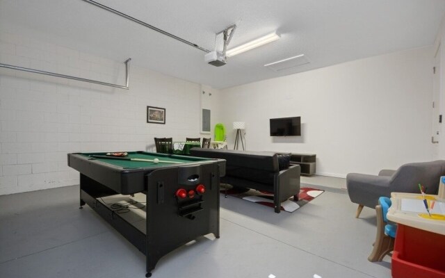 4-bedroom House w/ Private Pool - Lovely Location Home