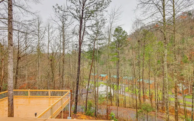 Close to Hiking & Attractions: Smoky Mtn Cabin