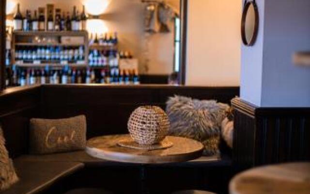 The Dragon Hotel & Thistles Pub