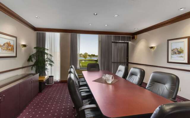 Ramada by Wyndham Belleville Harbourview Conference Centre