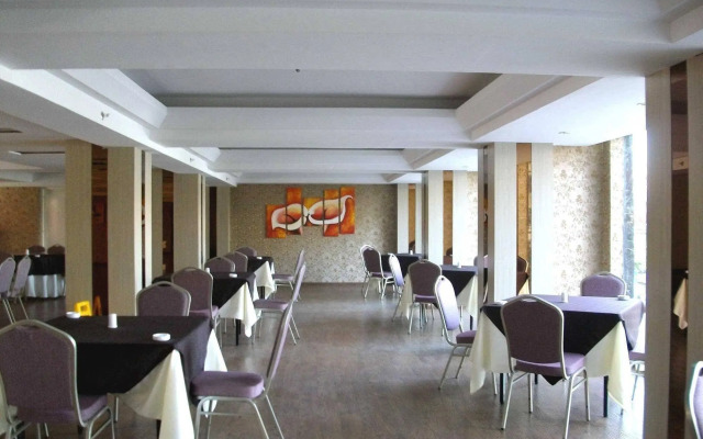Red River Hotel