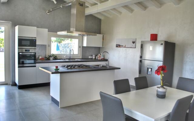 Villa Dedalisa by holidayngo