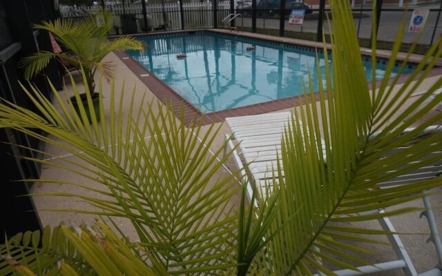 Riverside Hotel