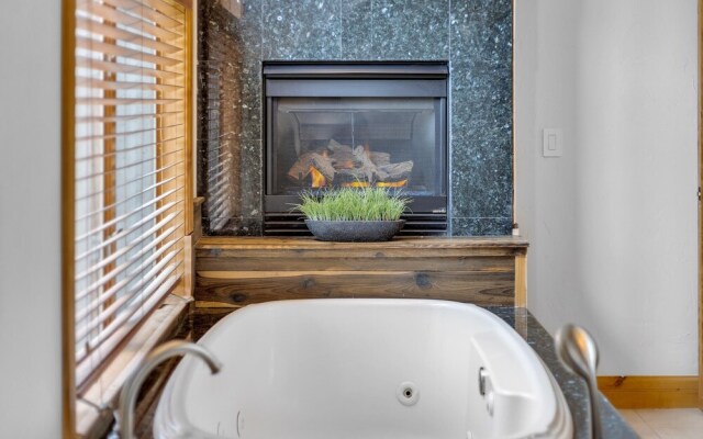 Majestic Lodge Retreat Amenities & Views