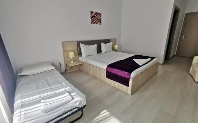 Q HOTEL cm