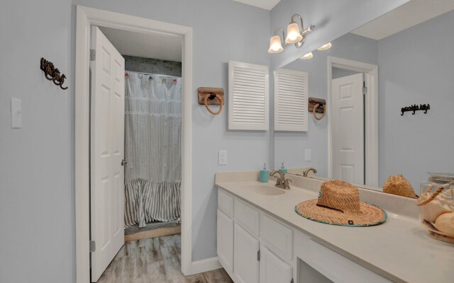 Fisherman Friend! - Coastal Condo - Views Await!