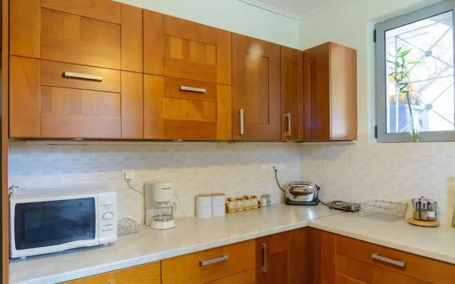 Comfy Vacation Flat Near the Beach