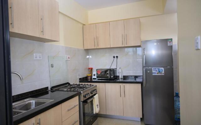 Private room(ensuite) in a 2 bedroom apt with gym.