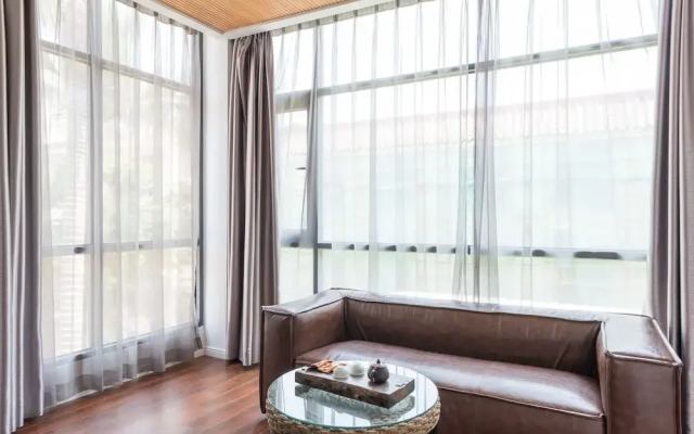 Artist and Old Villa 1927