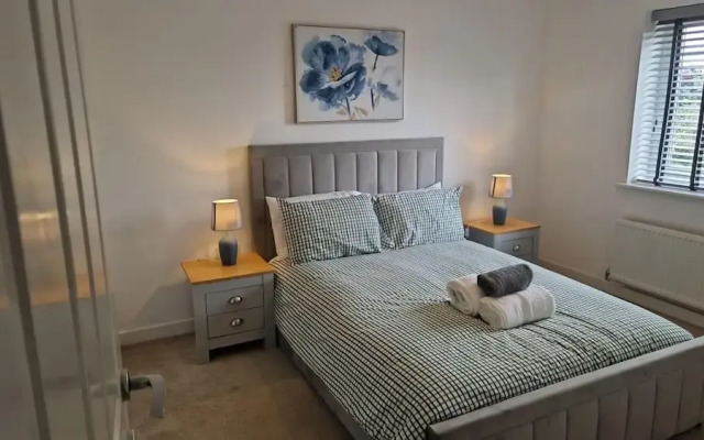 4-bed Charming Pet-friendly House w/ Garden