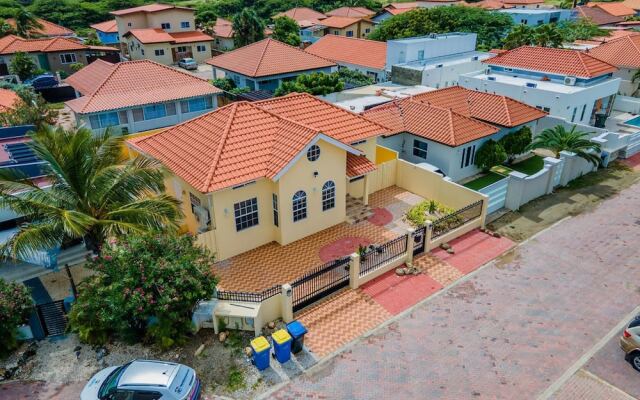 Cute Cozy 3BR Great Location
