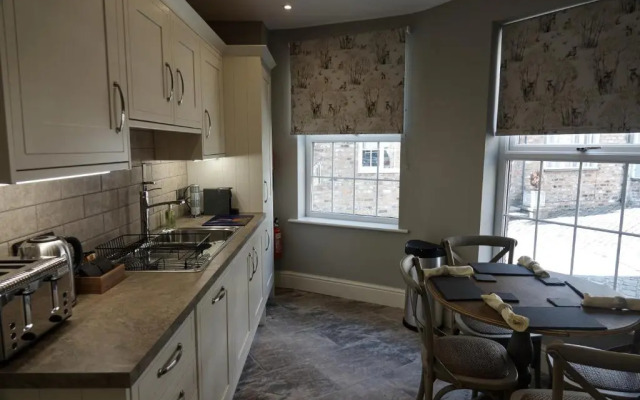 Franklins Apartments