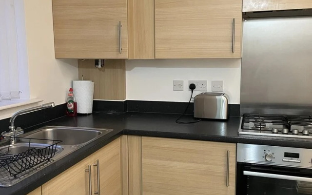 Charming 2-bed Terraced Home in Dartford