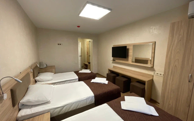 Крымский (Алушта)