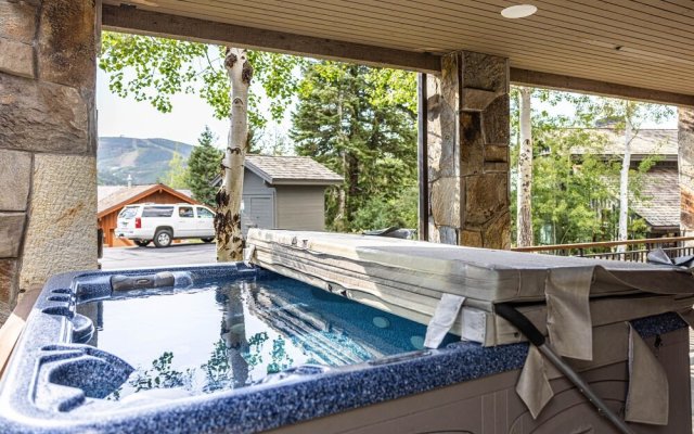 Incredible Private Home With Easy Access To All Park City Has To Offer! 6 Bedroom Home by Redawning