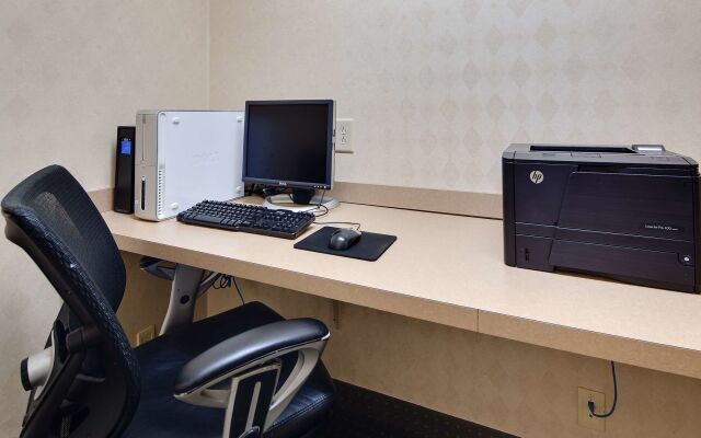 Spark by Hilton Smithfield I-95