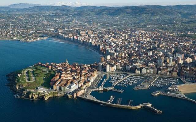 Apartment With 2 Bedrooms in Gijón, With Wifi