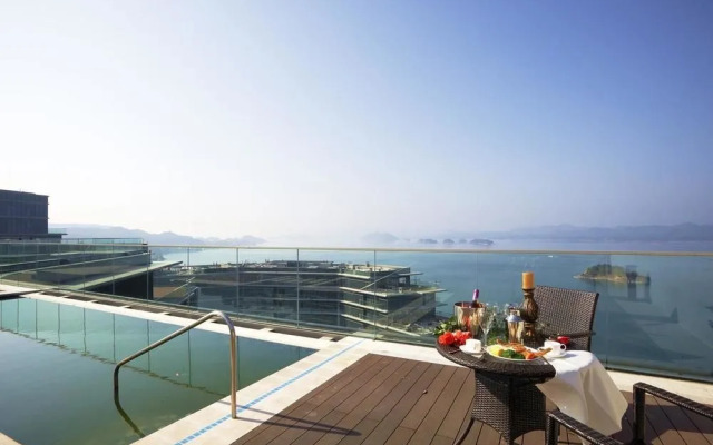 Greentown Island Lake Resort Hotel