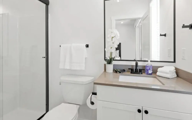 Touch of Class Stunning 5 Bdr!