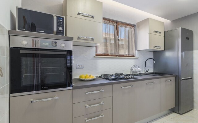 Two Bedrooms Ground Floor Apartment With Private Pool and Garden Near Pula