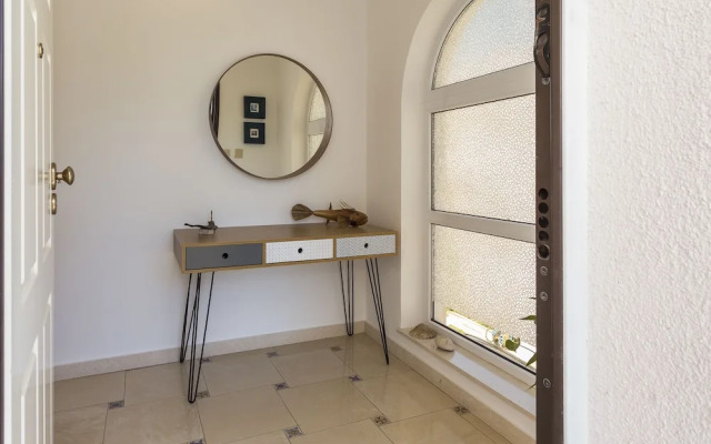 Villa Lola