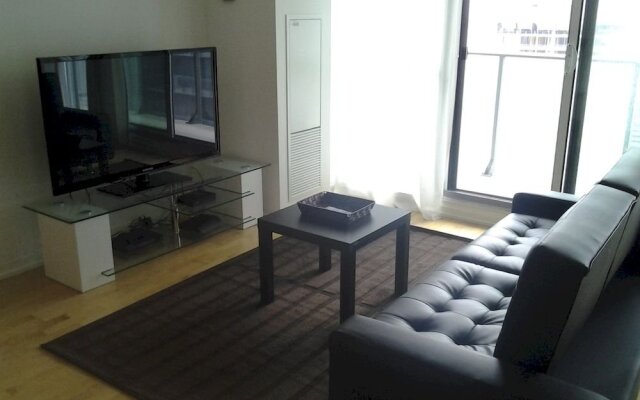 Toronto Suite Rentals - Maple Leaf Sq