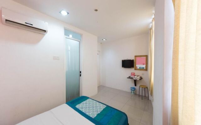 OYO 162 FB Hotel