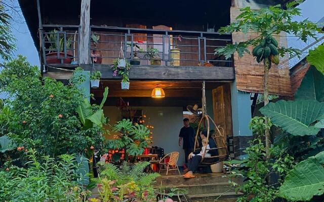 Queeny’s Farmstay Wooden House