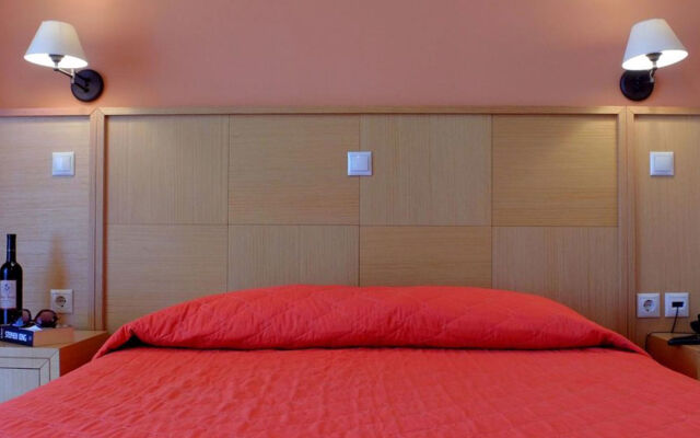 Evia Hotel & Suites