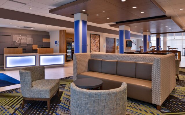 Holiday Inn Express & Suites Marshalltown by IHG