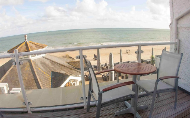 Sandbanks Hotel