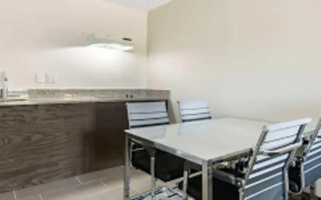 Clarion Inn & Suites Kissimmee-Lake Buena Vista South