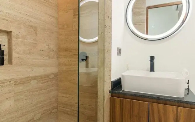 Spacious Loft W/garden View Pool + Jacuzzi GYM