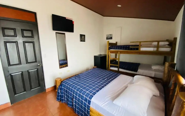 Hostal 17-52